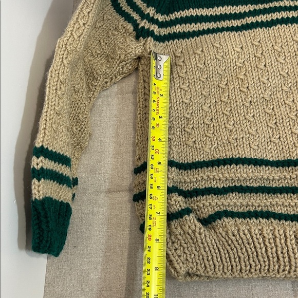 Sweater. Hand made. Vintage. Green and Beige Knit Sweater - Picture 2 of 4